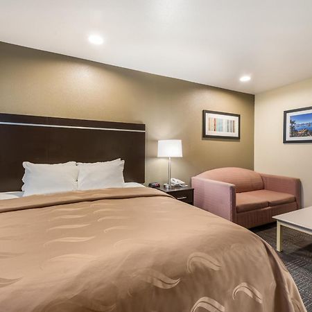 Quality Inn & Suites Near Nas ファロン エクステリア 写真