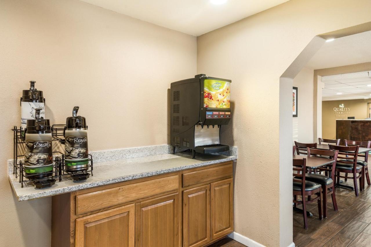 Quality Inn & Suites Near Nas ファロン エクステリア 写真