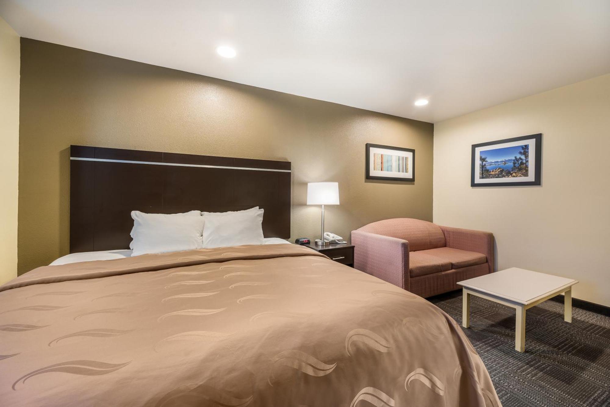 Quality Inn & Suites Near Nas ファロン エクステリア 写真
