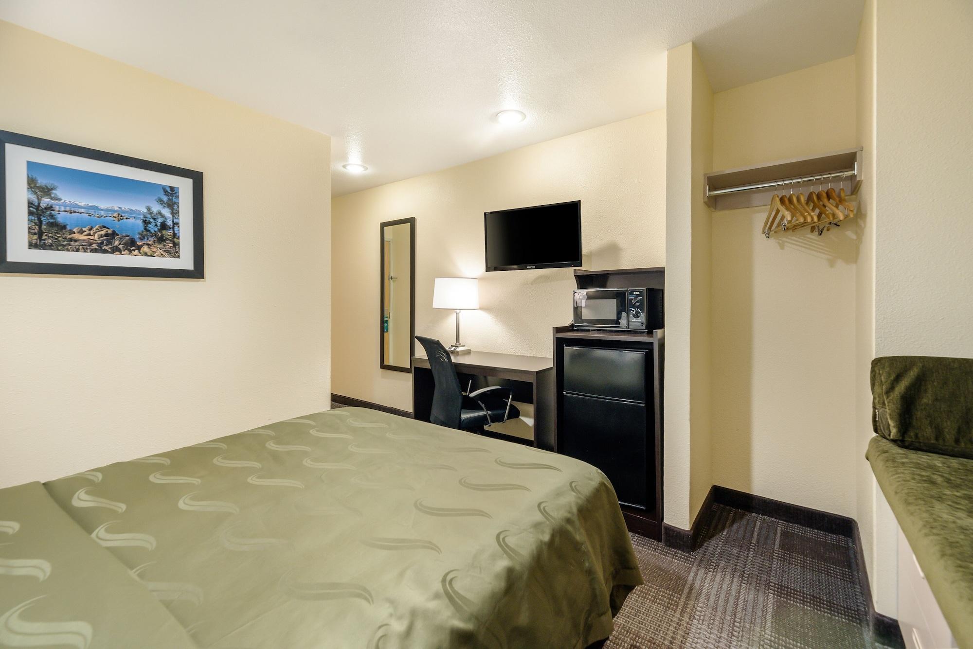 Quality Inn & Suites Near Nas ファロン エクステリア 写真