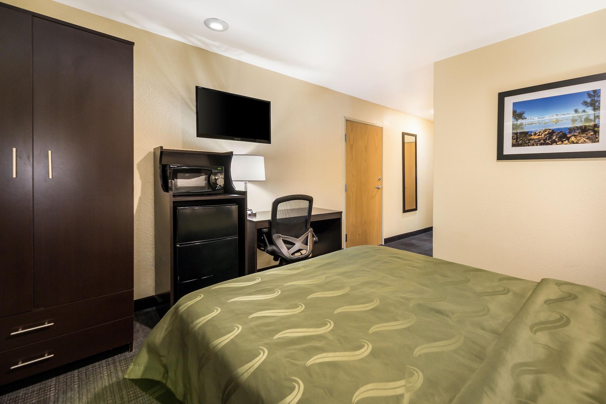 Quality Inn & Suites Near Nas ファロン エクステリア 写真