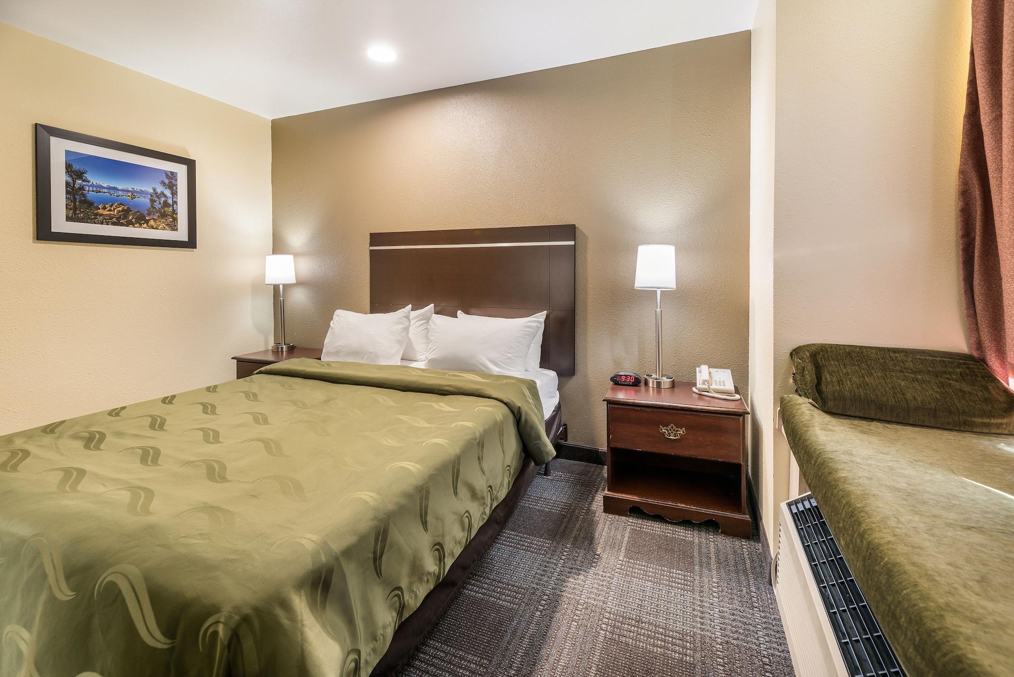 Quality Inn & Suites Near Nas ファロン エクステリア 写真