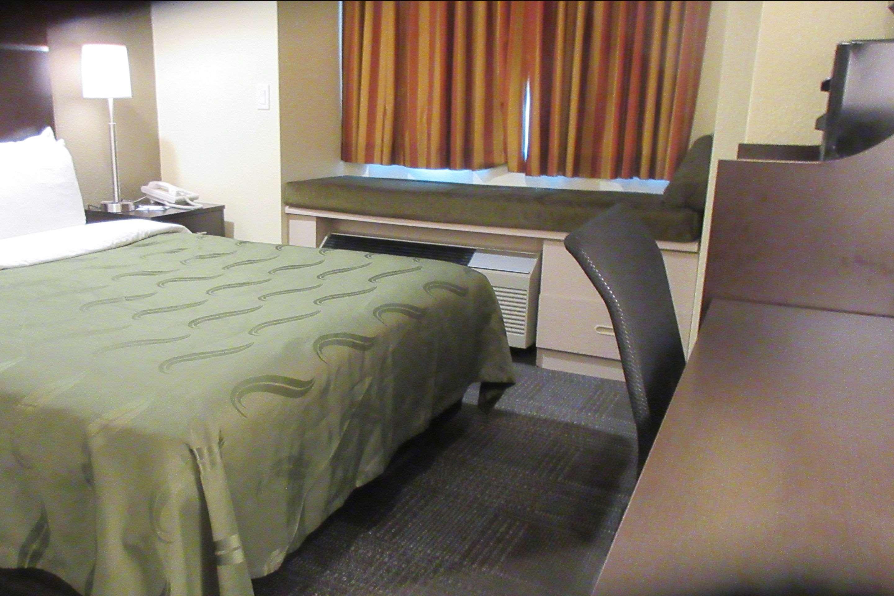 Quality Inn & Suites Near Nas ファロン エクステリア 写真
