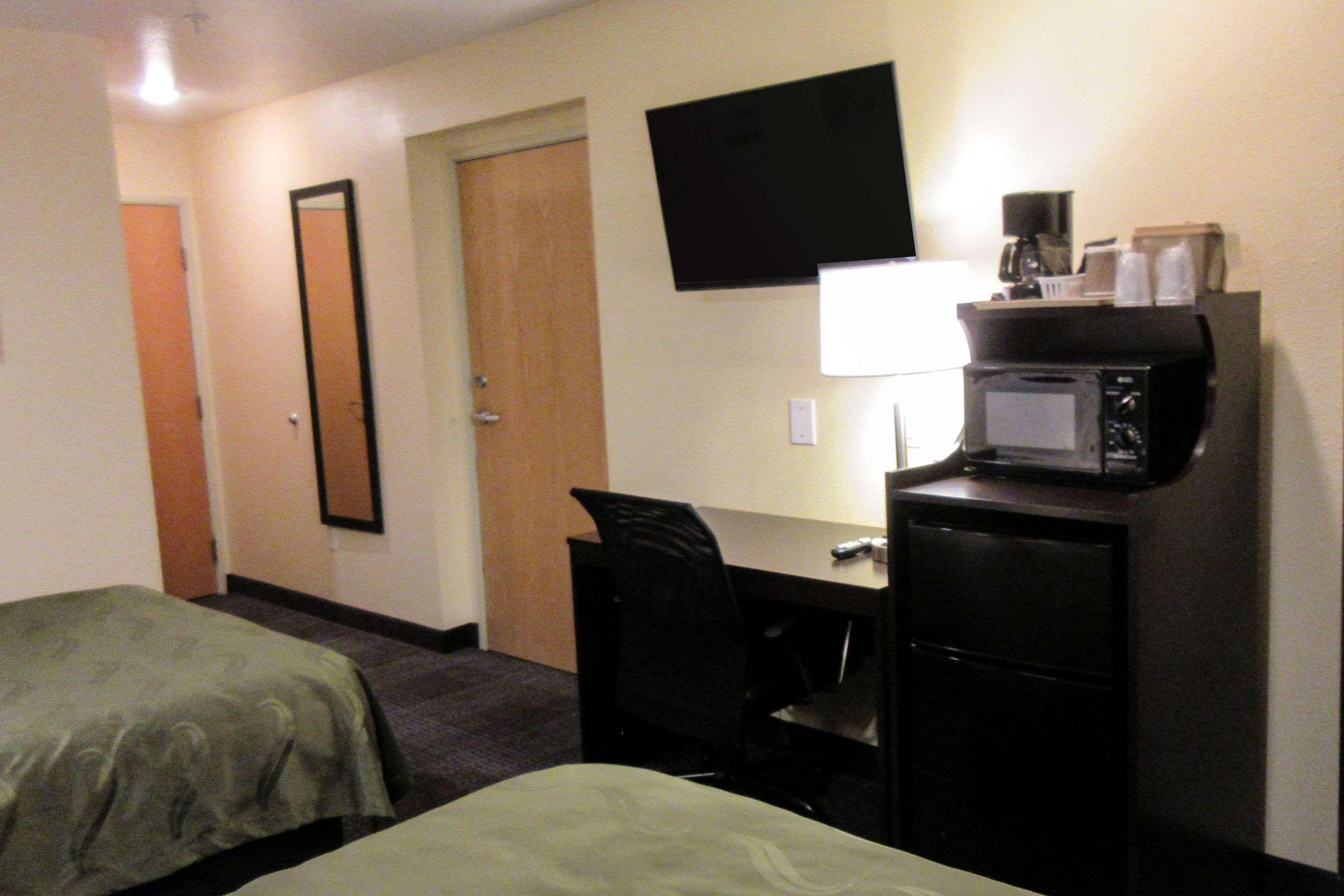 Quality Inn & Suites Near Nas ファロン エクステリア 写真