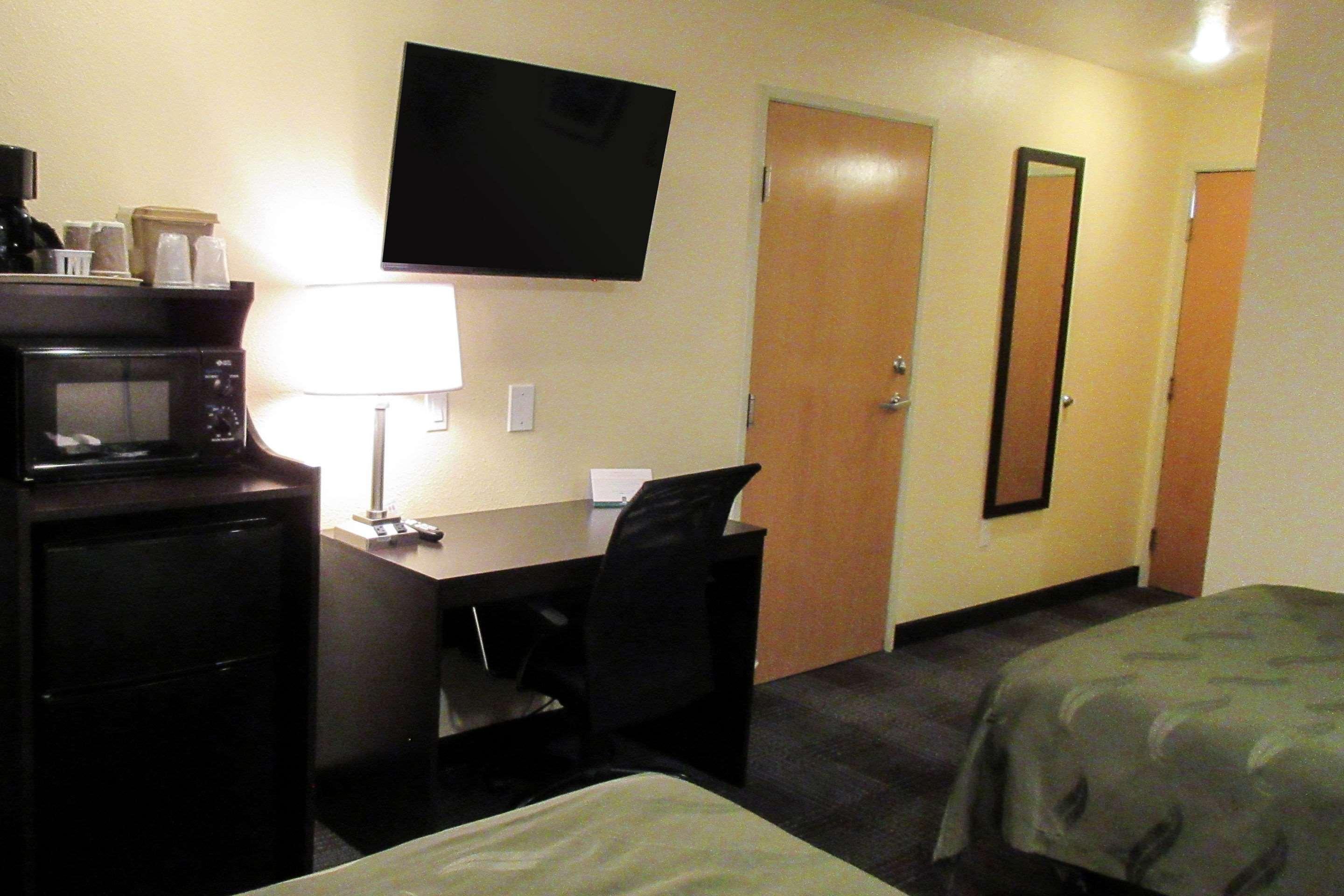 Quality Inn & Suites Near Nas ファロン エクステリア 写真