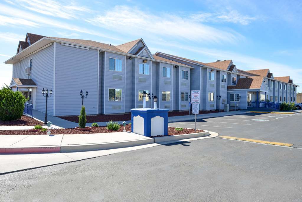 Quality Inn & Suites Near Nas ファロン エクステリア 写真