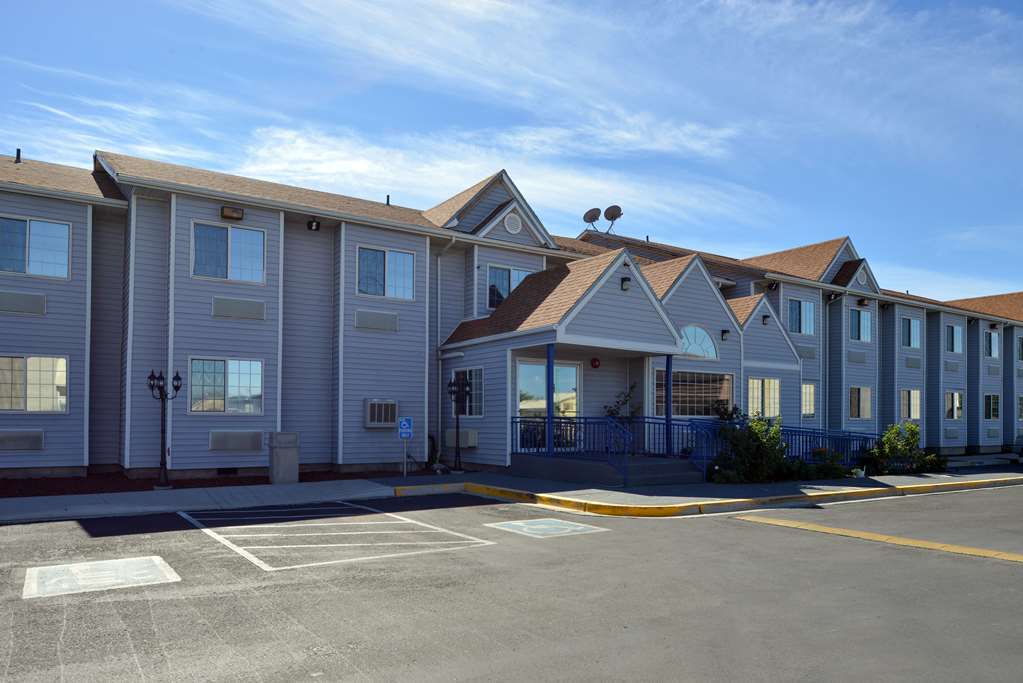Quality Inn & Suites Near Nas ファロン エクステリア 写真