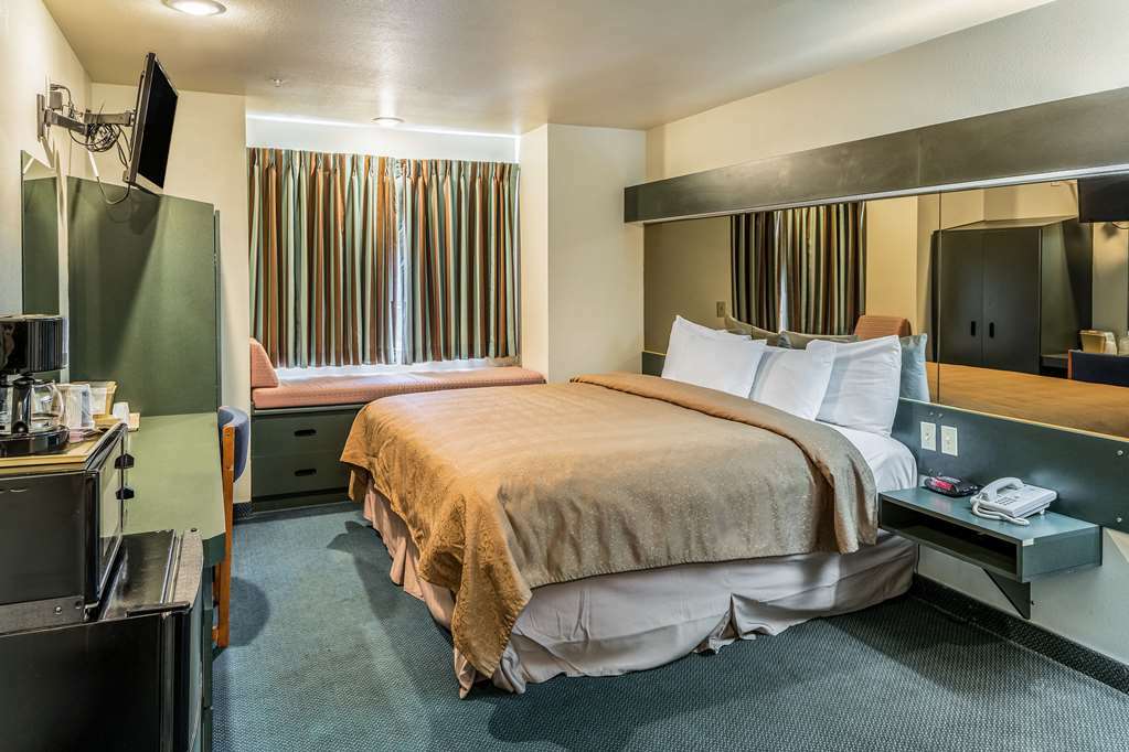 Quality Inn & Suites Near Nas ファロン 部屋 写真