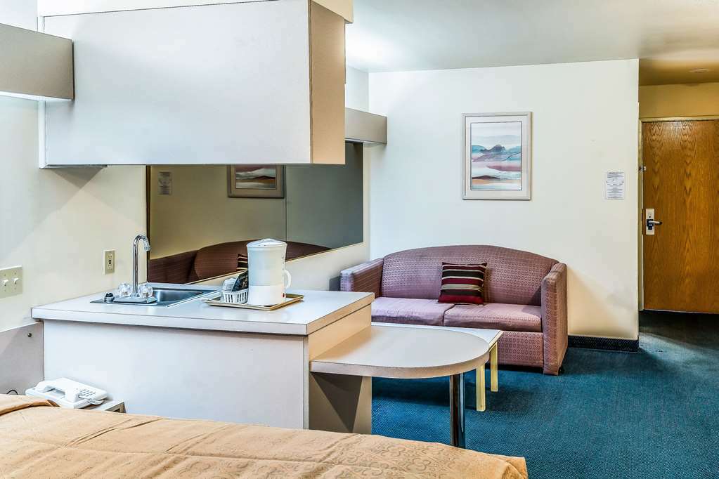 Quality Inn & Suites Near Nas ファロン 部屋 写真