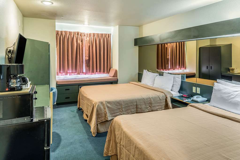 Quality Inn & Suites Near Nas ファロン 部屋 写真